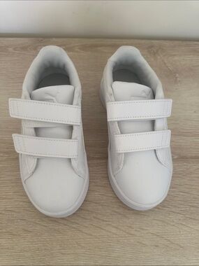 Puma kids White Velcro Sneakers. Size 11.5